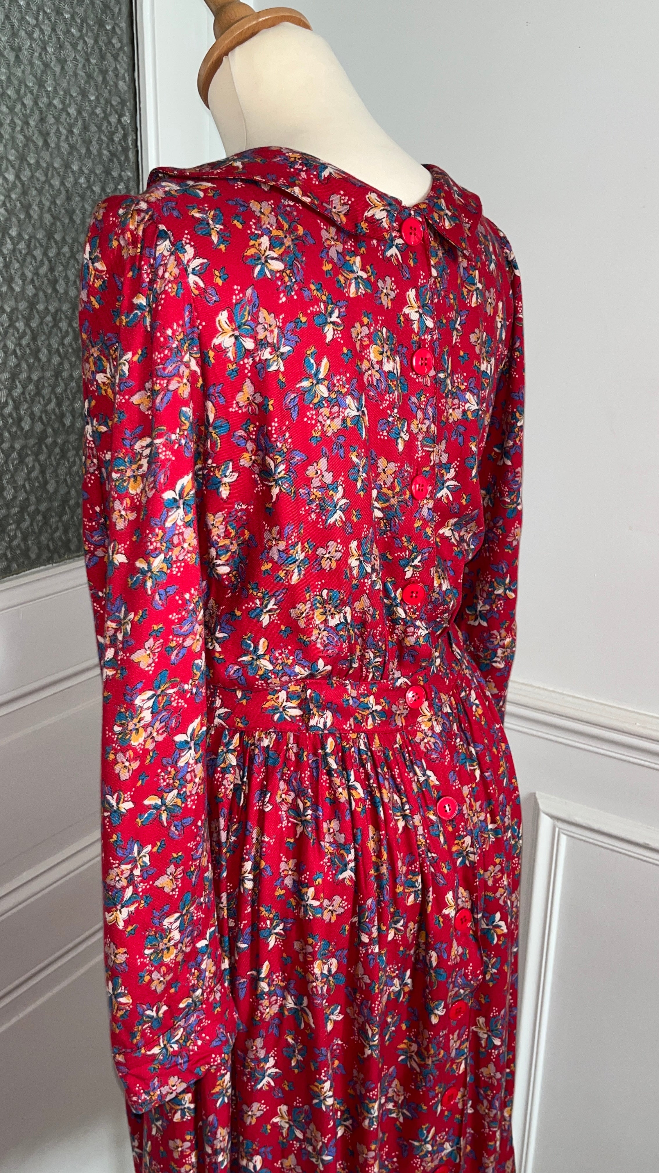 Robe à fleurs vintage . Taille 38