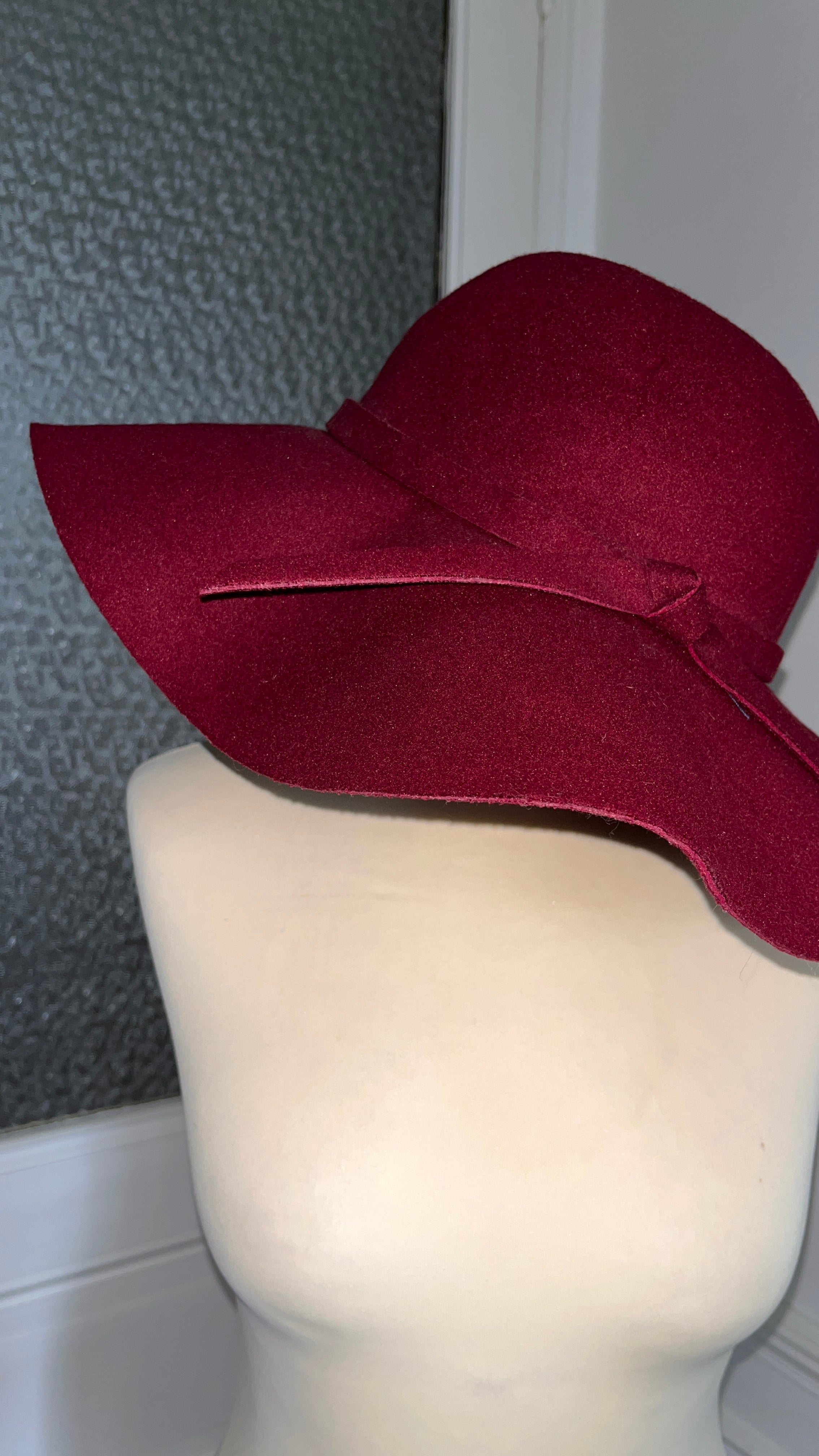 Capeline bordeaux . Taille 57