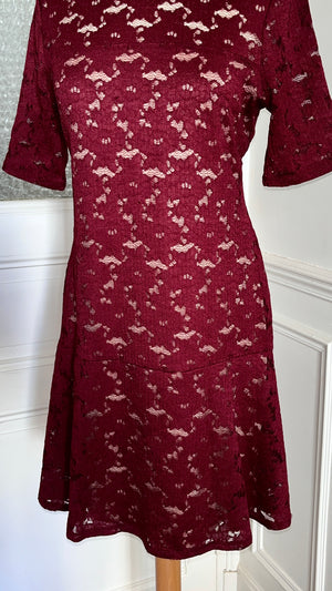 Robe dentelle bordeaux . Du 36 au 42