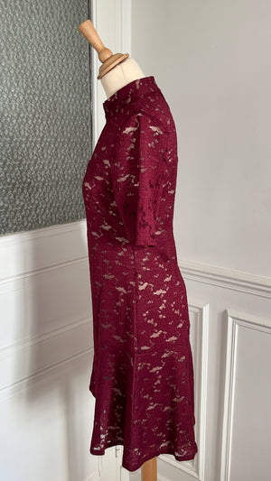 Robe dentelle bordeaux . Du 36 au 42