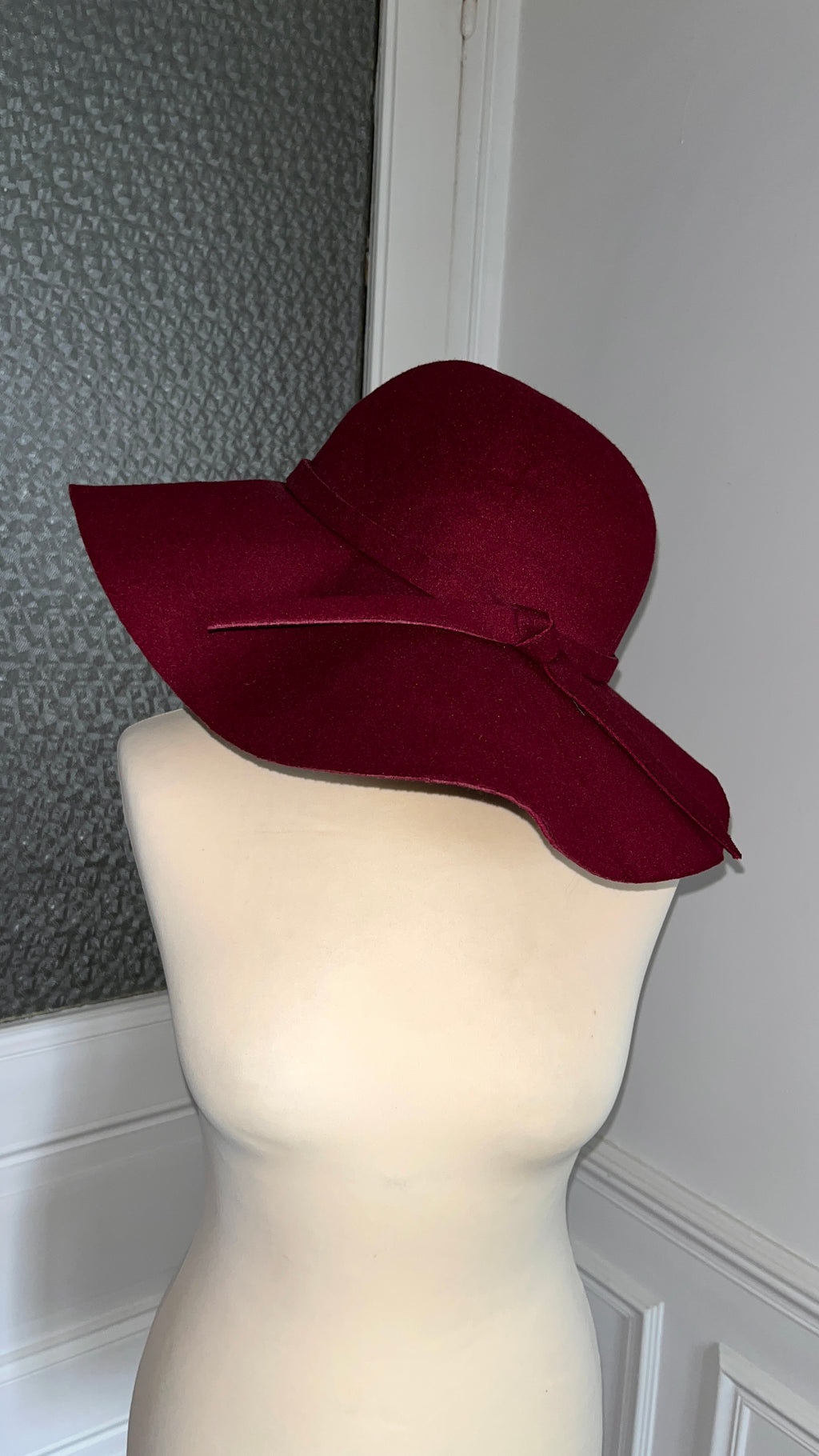 Capeline bordeaux . Taille 57