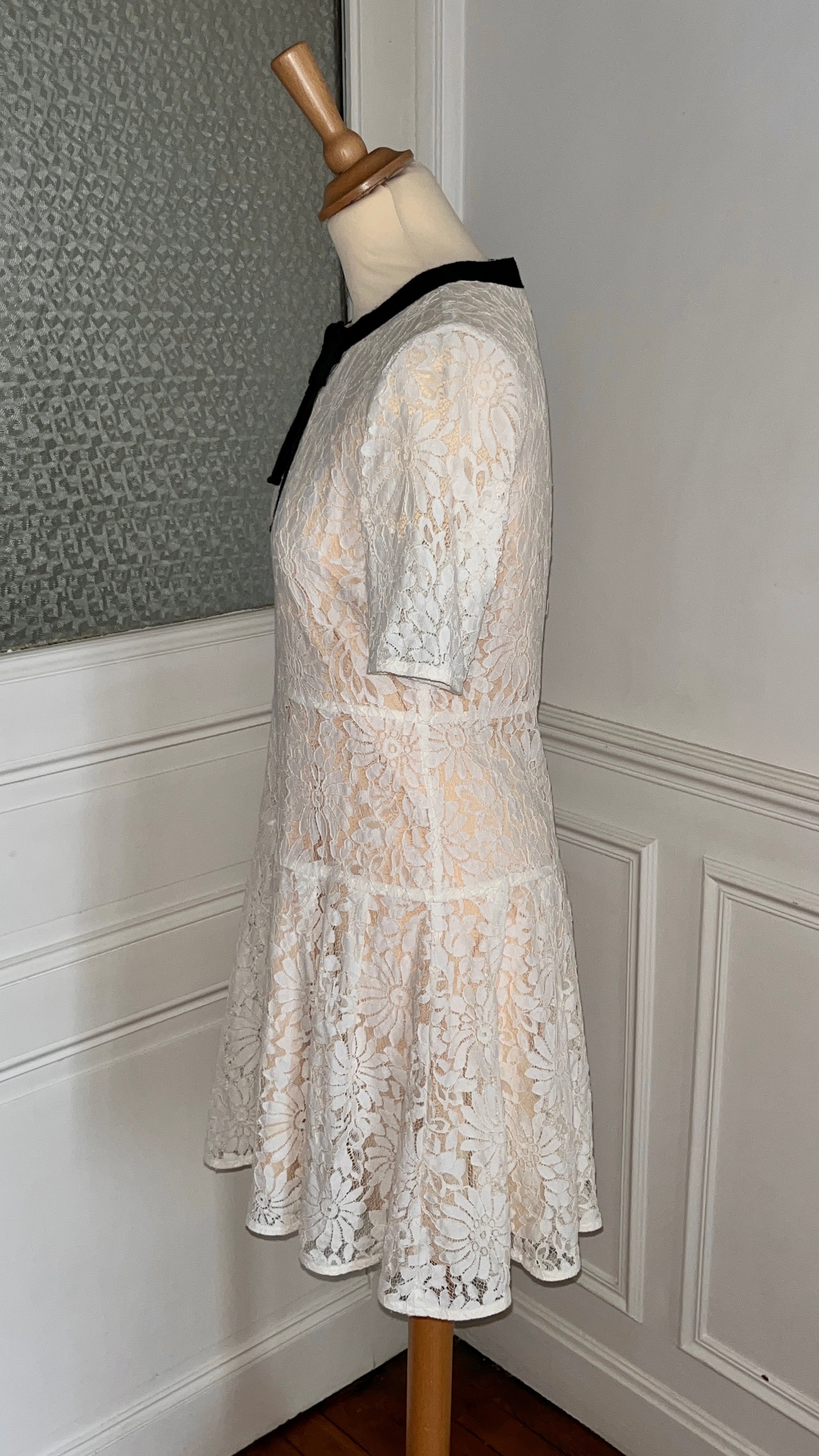 Robe dentelle col ruban - Du 38 au 42