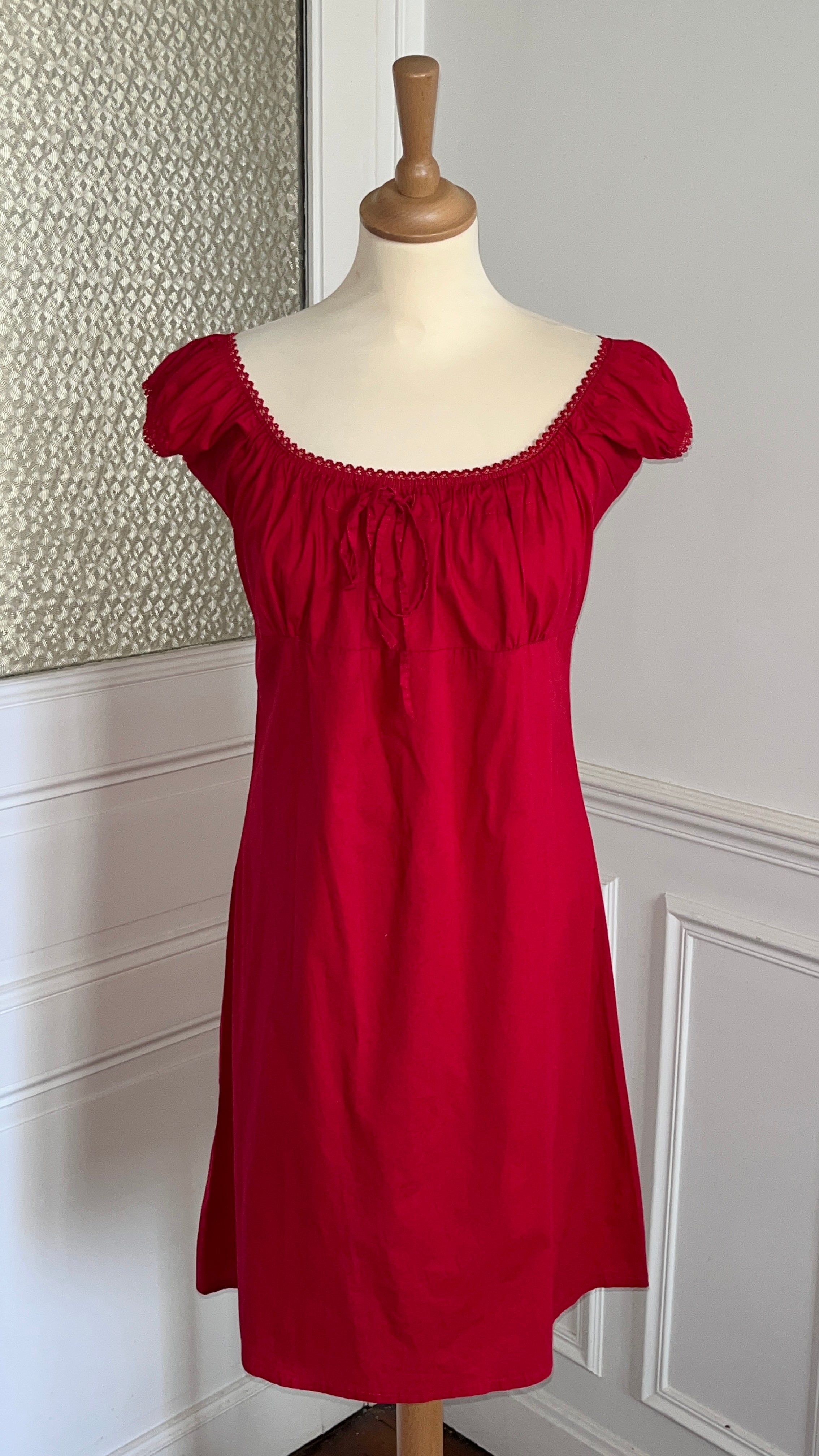 Robe rouge épaules dénudées - Du 38 au 44