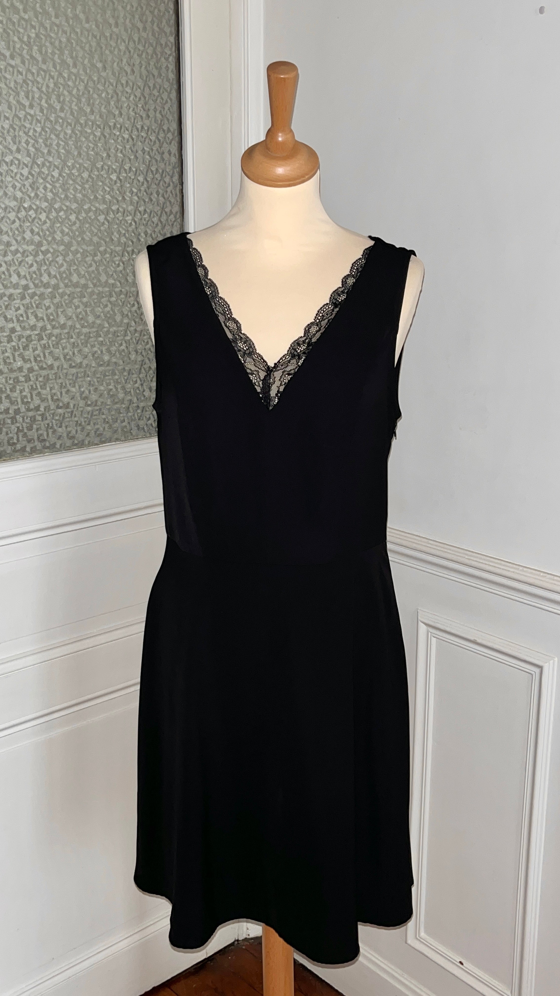 Robe encolure dentelle - Taille 40