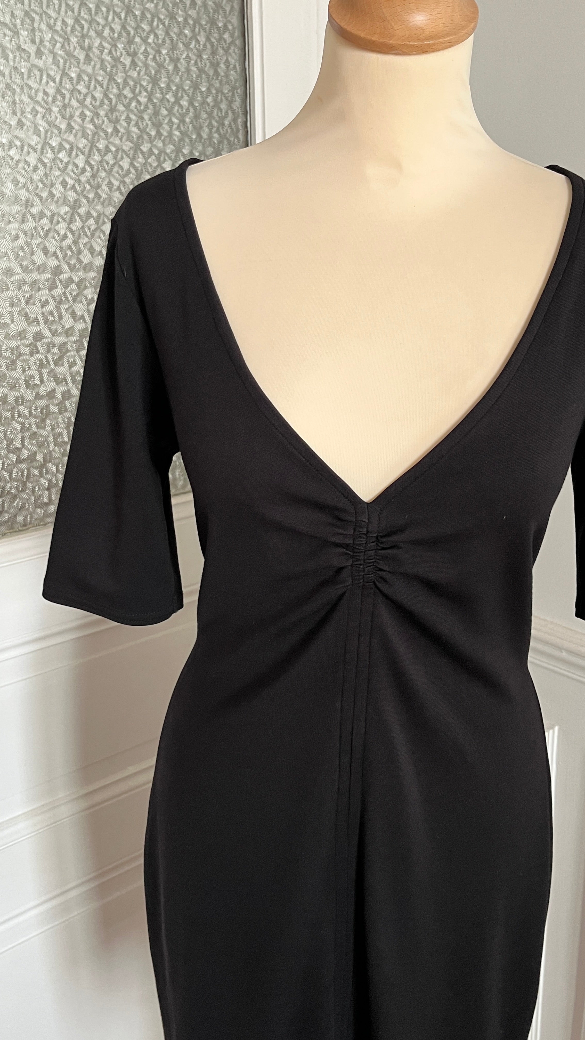 Robe noire décolletée - Du 38 au 44