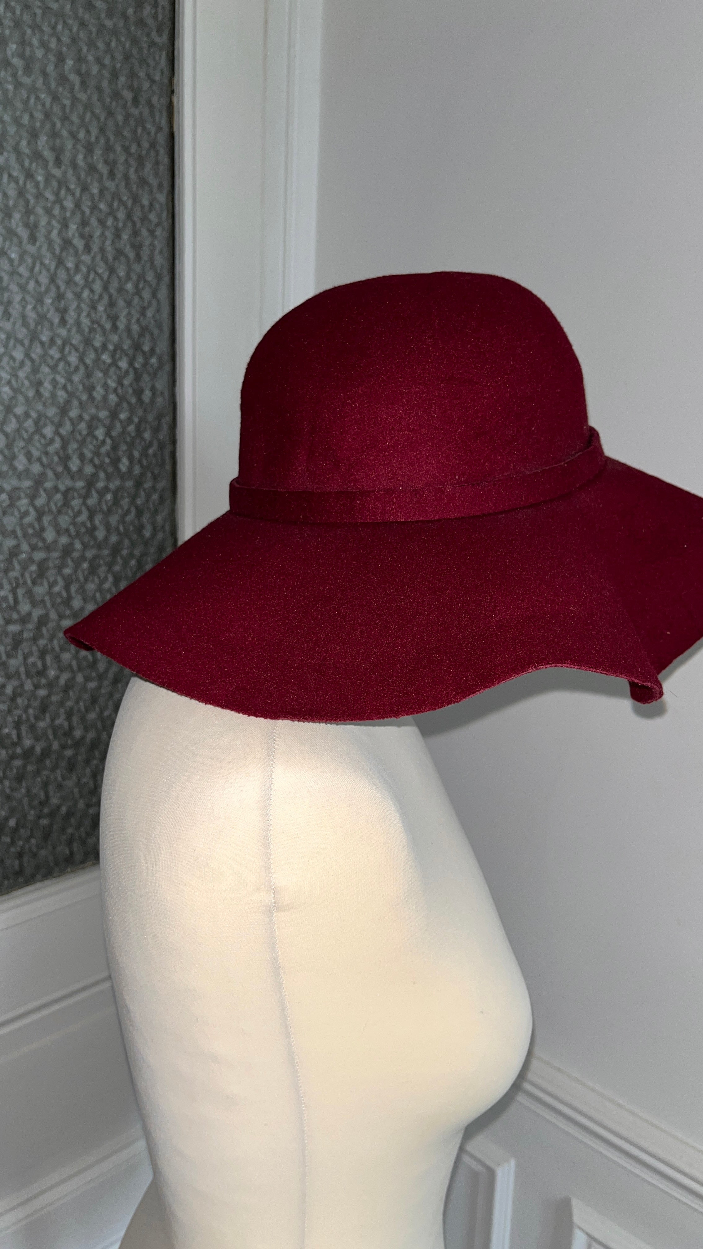 Capeline bordeaux . Taille 57