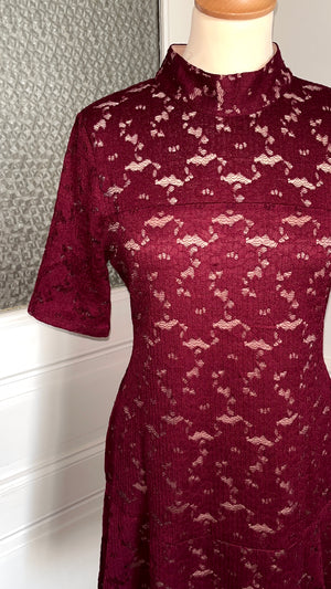Robe dentelle bordeaux . Du 36 au 42